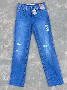 New With Tags Levi’s “724 High Rise Straight” Jeans Size 28